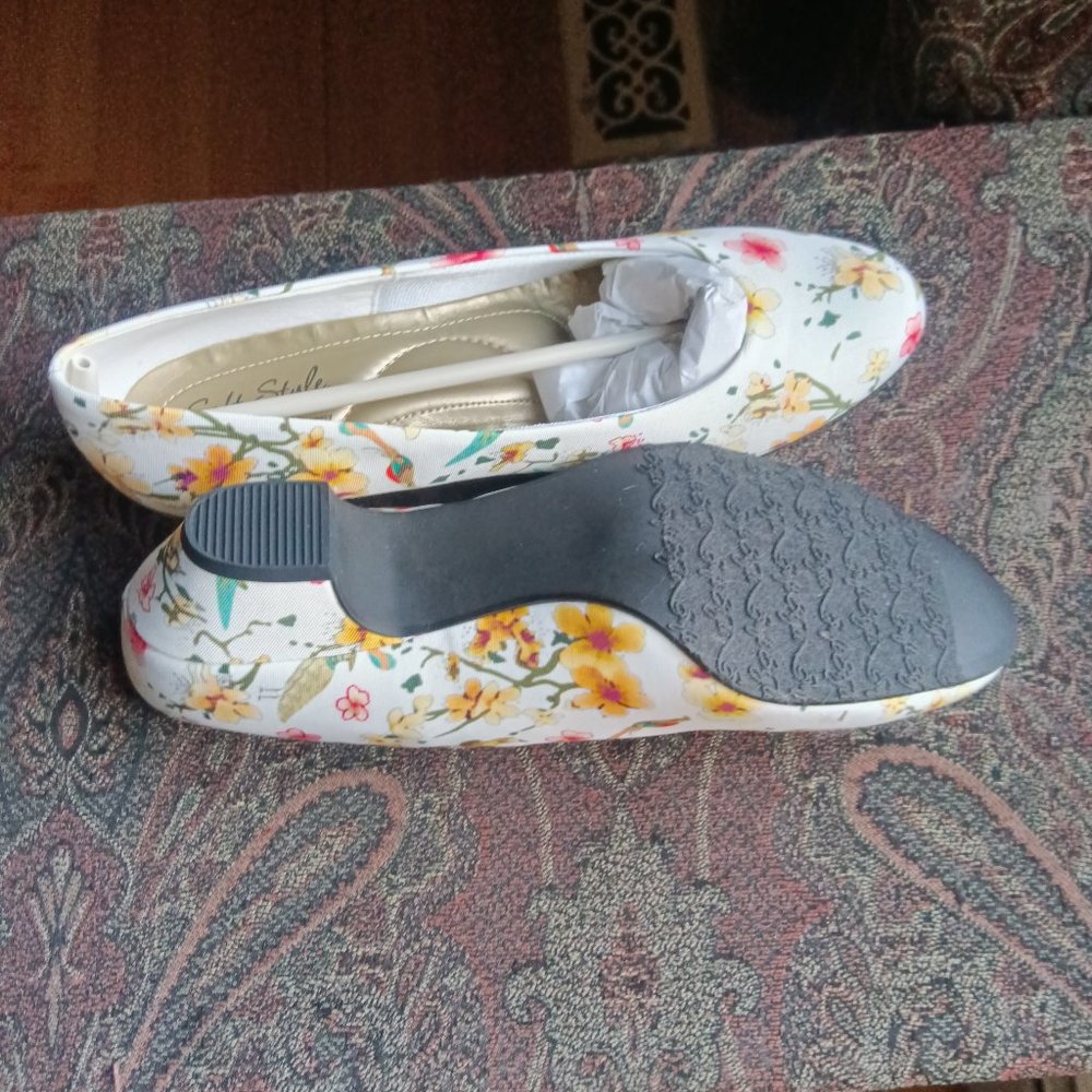 SOFT STYLIE BY HUSH PUPPIS ANGEL II DRESS PUMPS SIZE 7. NEW